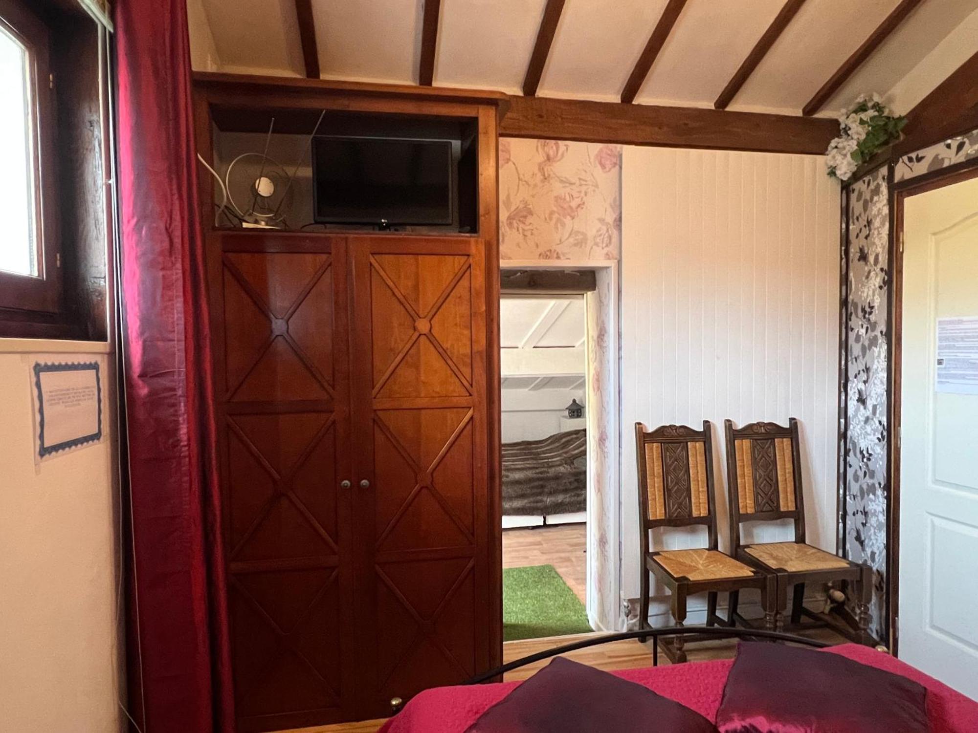 Maison D'Hotes L'Escale Du Loup Blanc Maringes Zewnętrze zdjęcie